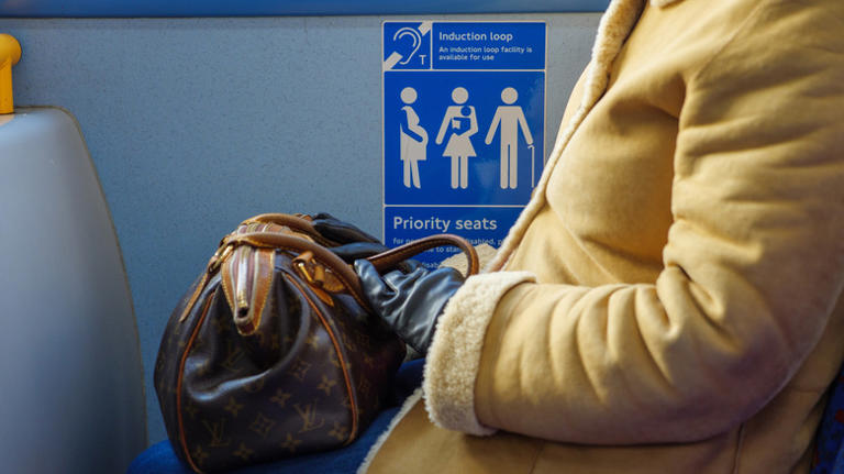 10 unwritten rules you should know before getting on a public bus like ...