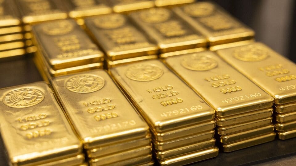 Govt imposes limits, stricter monitoring on gold imports