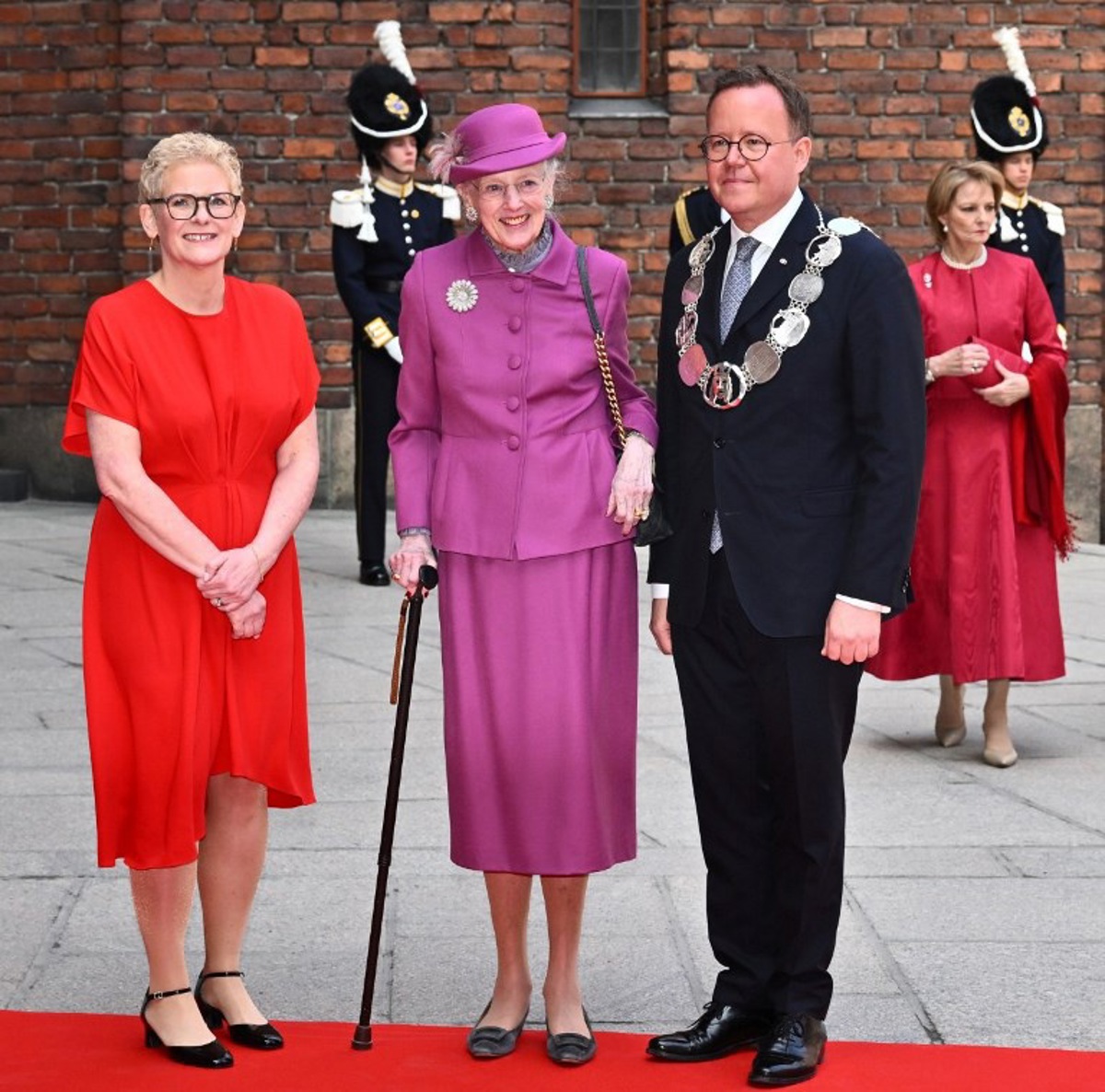 Deense koningin Margrethe in ziekenhuis met pijn op borst
