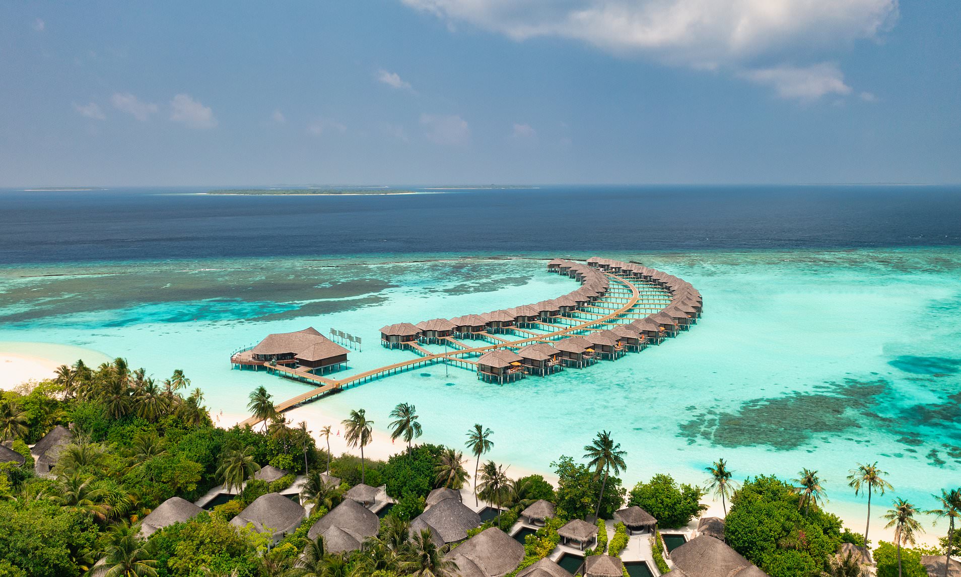 Five tourists 'including professor and her daughter' die during diving  excursion in Maldives