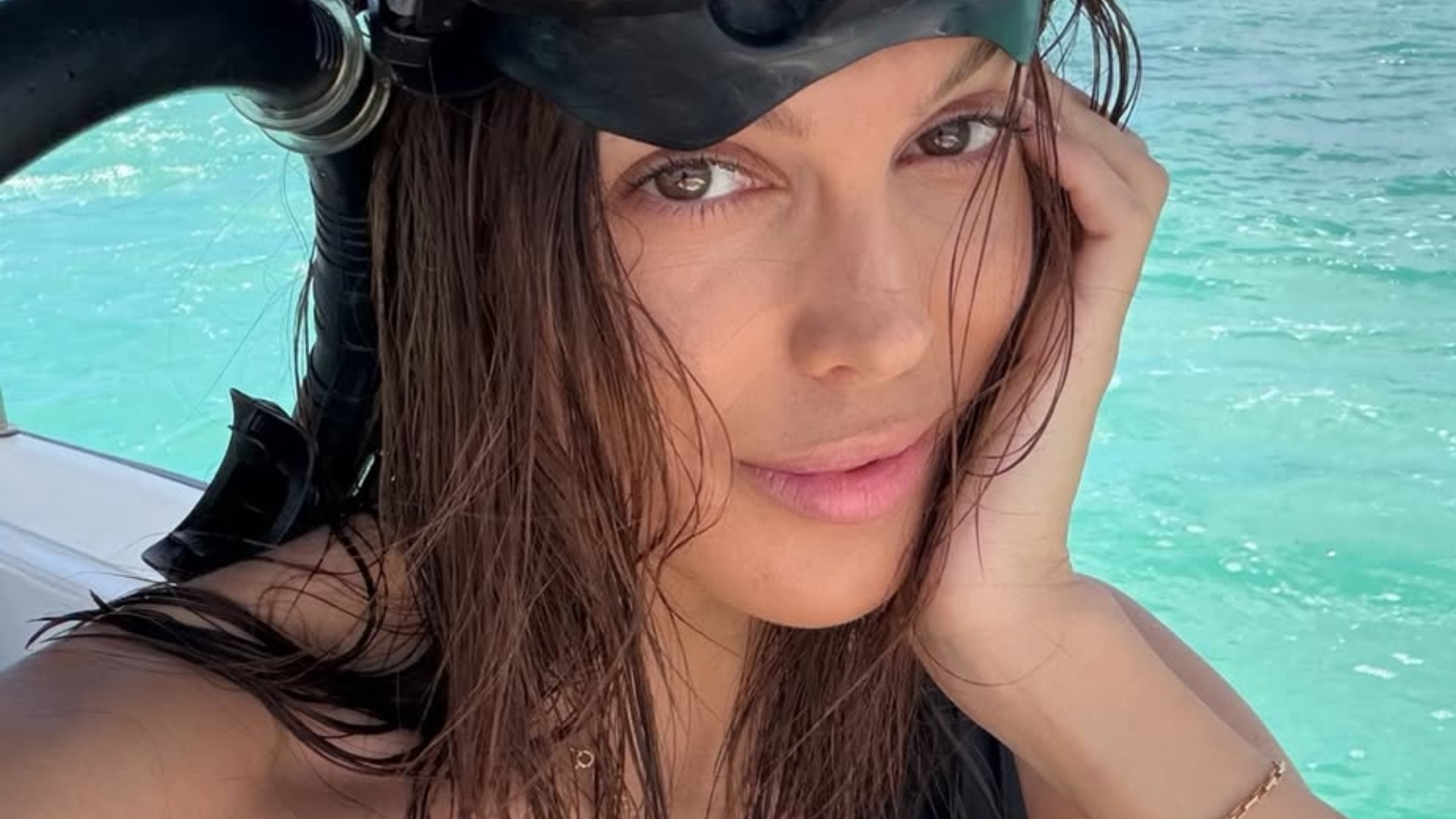 Am Strand begeistert die ehemalige Miss Universe mit ihrem sommerlichen ...