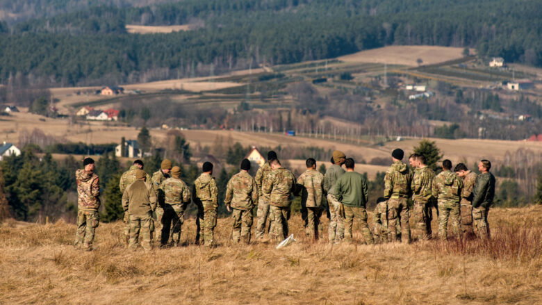 Les États-Unis suspendent la rotation de leurs troupes vers l’Europe ...