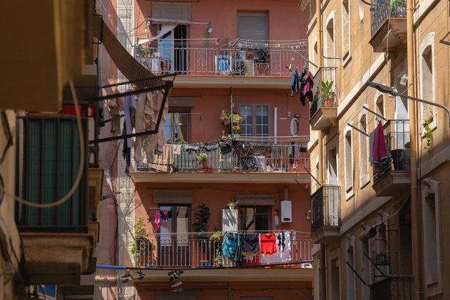 La oferta de vivienda en venta cae un 10% interanual en el primer ...