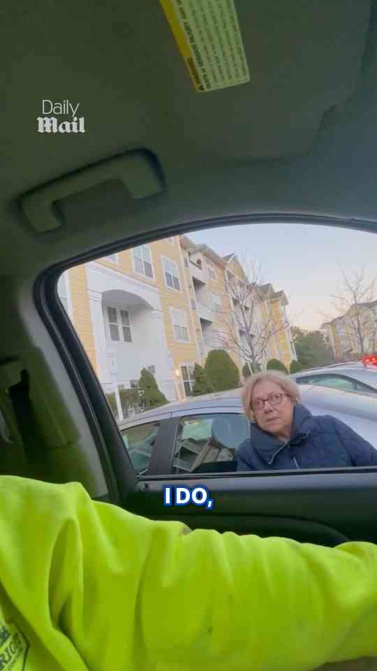 Driver refuses to give up parking spot during tense confrontation