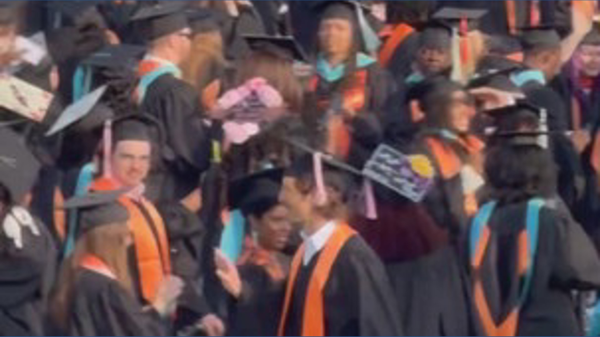 Actor Glen Powell makes surprise appearance at Mercer's graduation