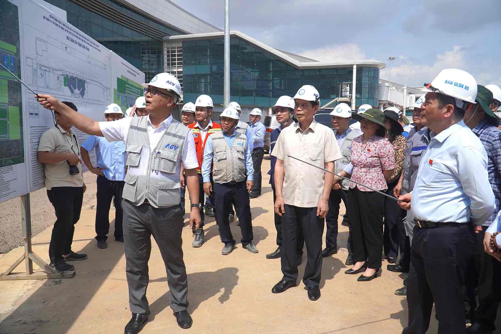 Phó Chủ tịch Quốc hội Nguyễn Hồng Diên kiểm tra dự án sân bay Long Thành