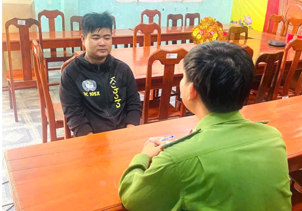 Tạm giữ đối tượng dùng dao cướp tài sản tại cửa hàng Bách Hóa Xanh ở An Giang