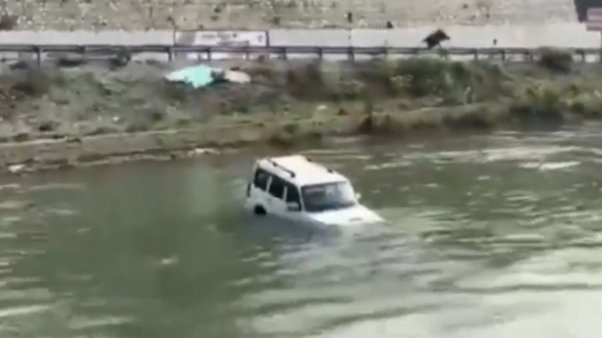 Jeep rolls into canal and floats away after handbrake fail