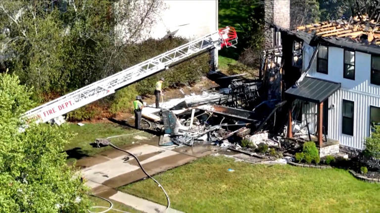 2 dead after small plane crashes into Ohio home, sparking massive inferno