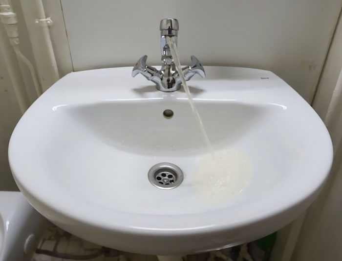 56 gravity defying things that made people look twice