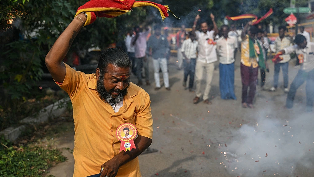 Vijay wins trust vote as AIADMK split deepens