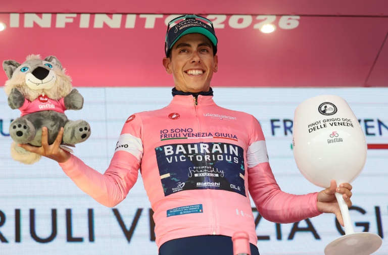 Afonso Eulalio wearing the pink jersey in Naples