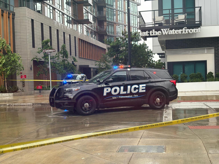 Man in custody after police standoff at Vancouver waterfront apartment