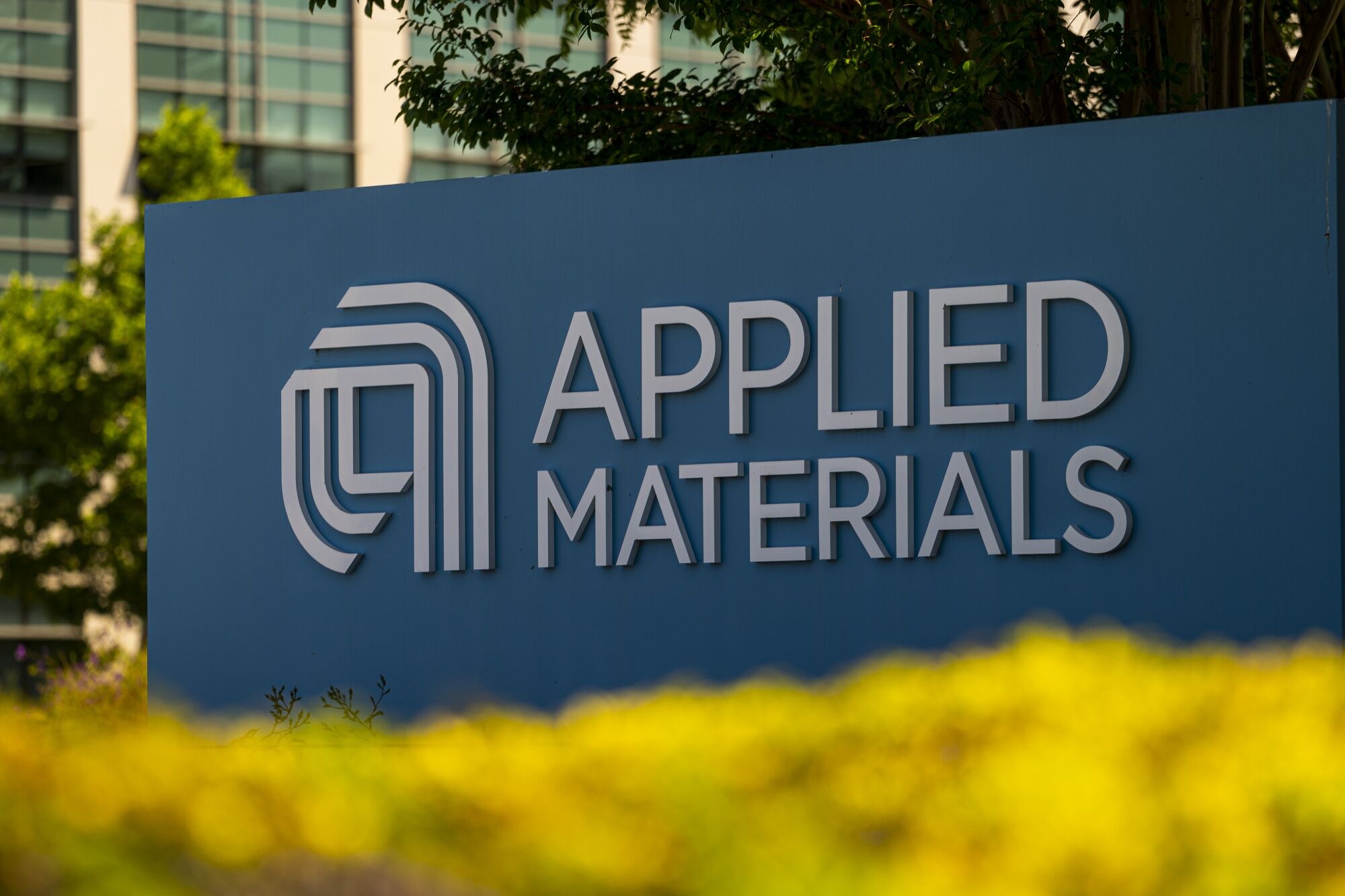 Applied Materials' sales forecast gets boost from AI demand