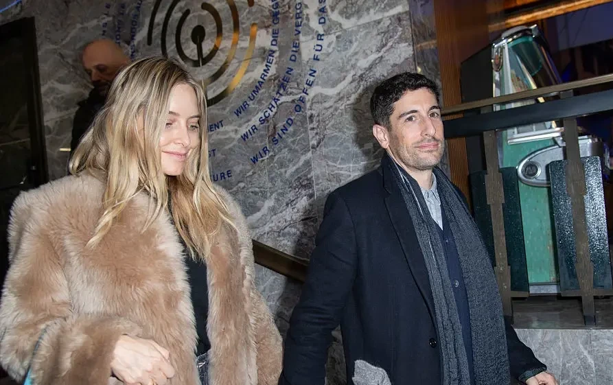 Jason Biggs and Jenny Mollen split after 18 years