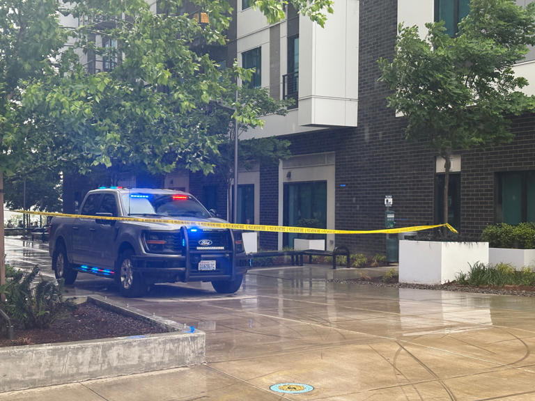Man in custody after police standoff at Vancouver waterfront apartment