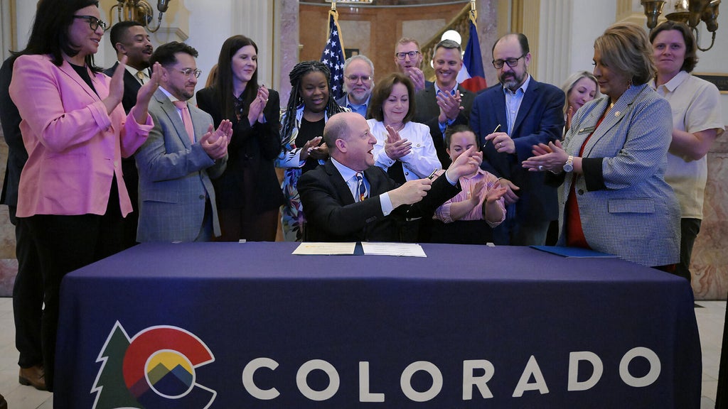 Colorado governor signs new AI regulation bill to replace 2024 law