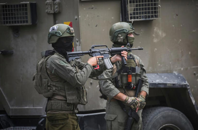 Terrorists hurl rocks at vehicles in West Bank, prompting search for ...