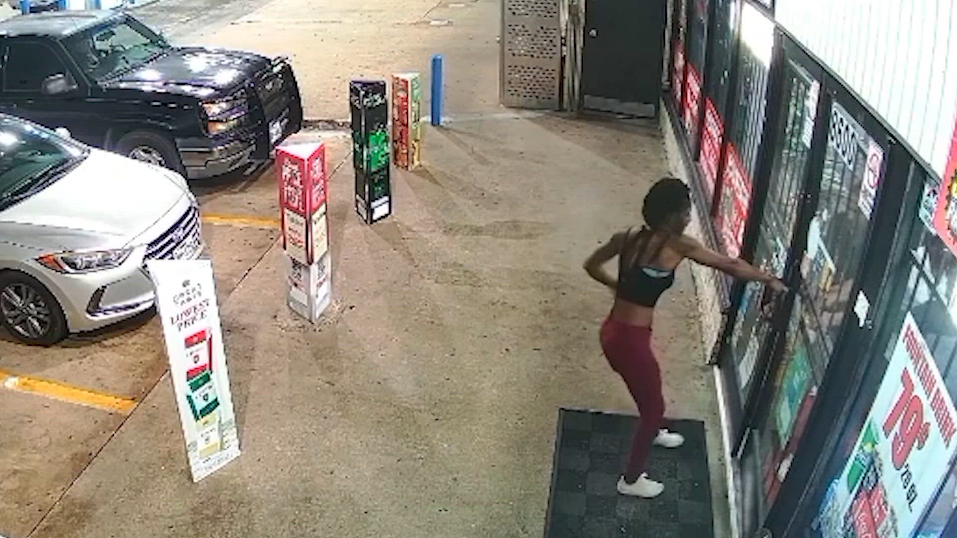 Houston woman arrested after stabbing multiple people