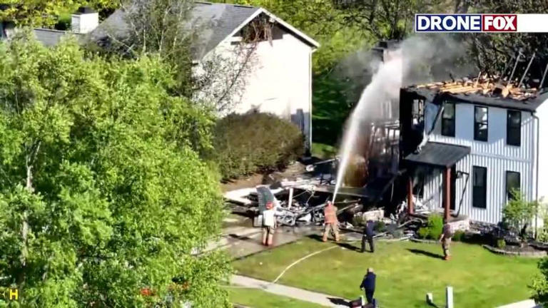 2 dead after small plane crashes into Akron house: police