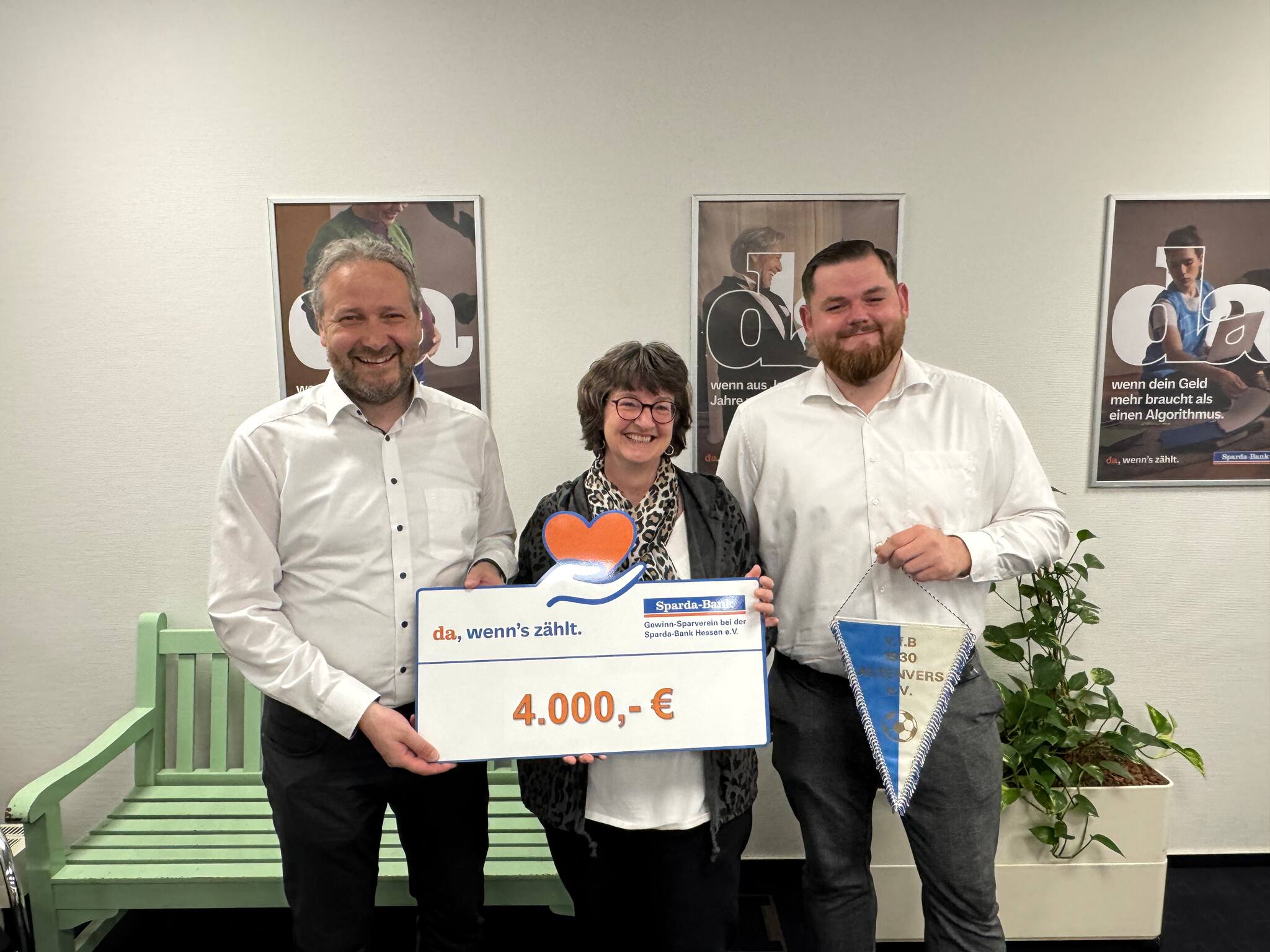 Sparda-Bank Hessen spendet 4.000 Euro an VfB 1930 Altenvers