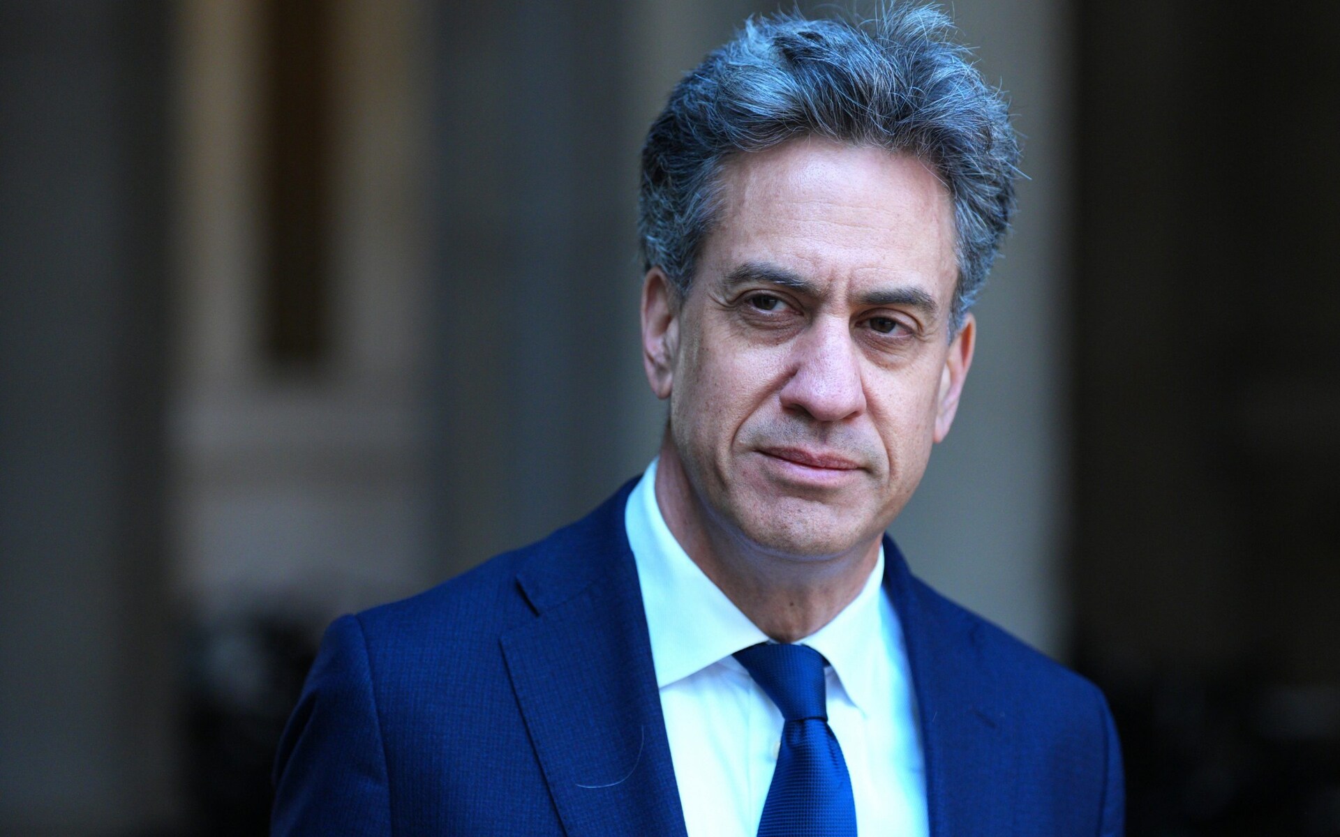 Miliband approves huge offshore wind farm despite local opposition