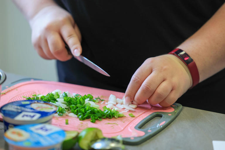 Fast weight loss 'better than losing weight gradually' – study