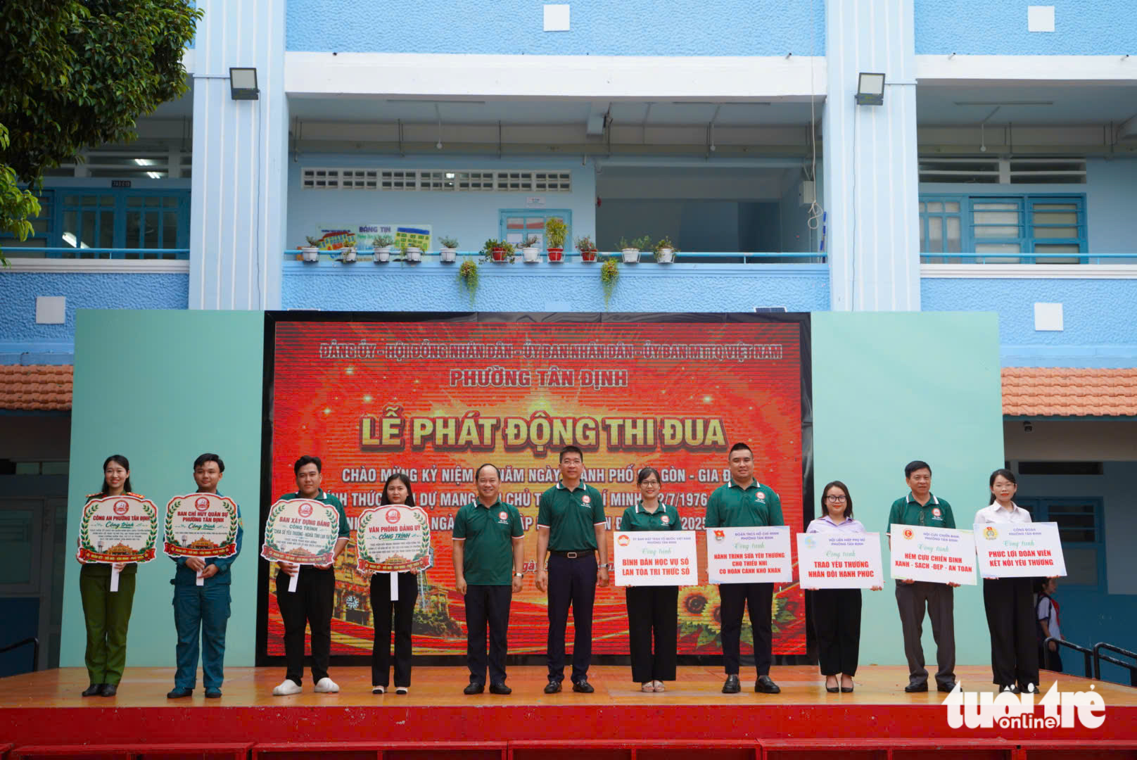 Trồng thêm cây xanh tại công viên Lê Văn Tám, vỉa hè đường Hoàng Sa dịp 50 năm TP.HCM mang tên Bác