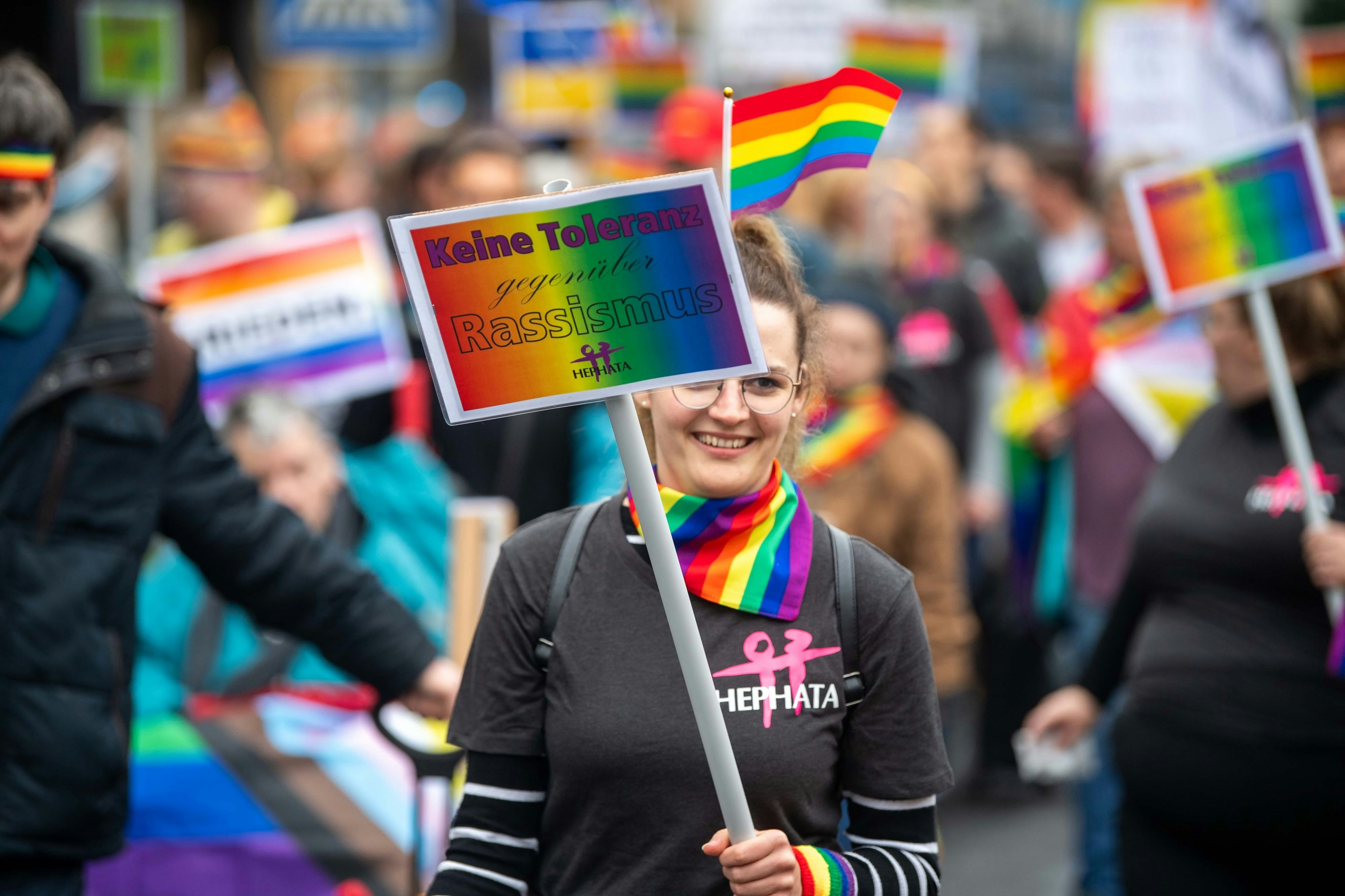 Queere Community: CSD in Euskirchen bricht zahlreiche Rekorde – Parade ...