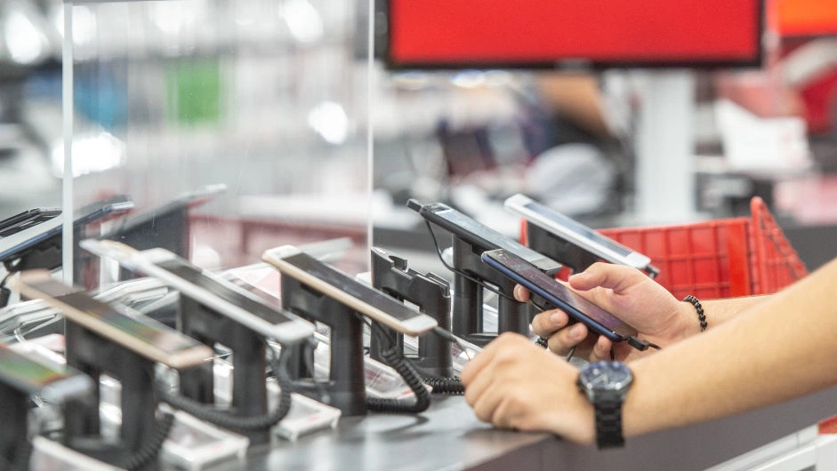 Motorola Razr Fold debuts as Applied Materials boosts outlook