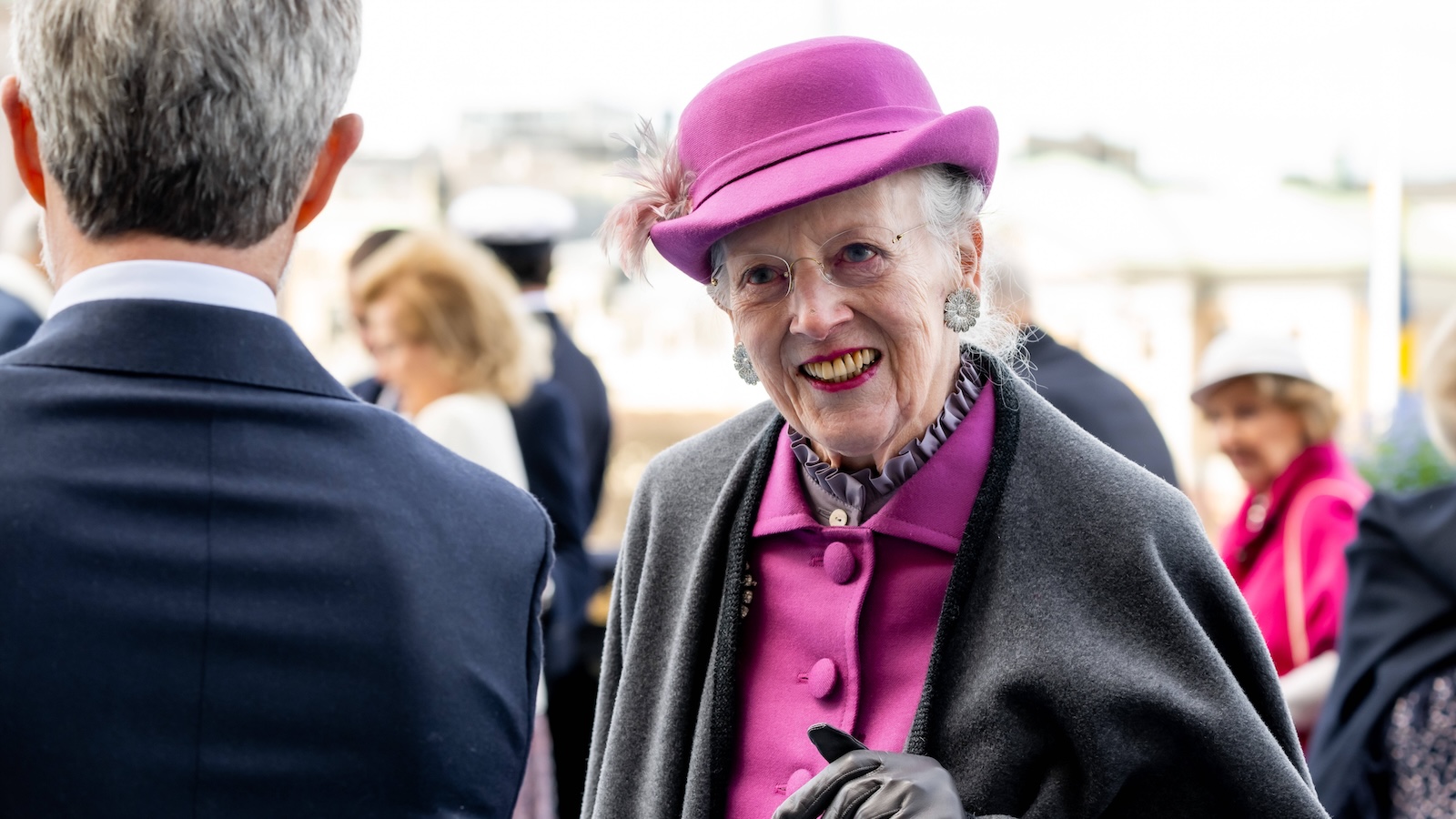 Oh no: koningin Margrethe (86) met hartklachten opgenomen in ziekenhuis