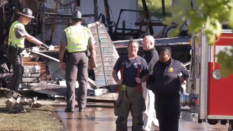 2 dead, part of home destroyed after small plane crashes into Ohio home