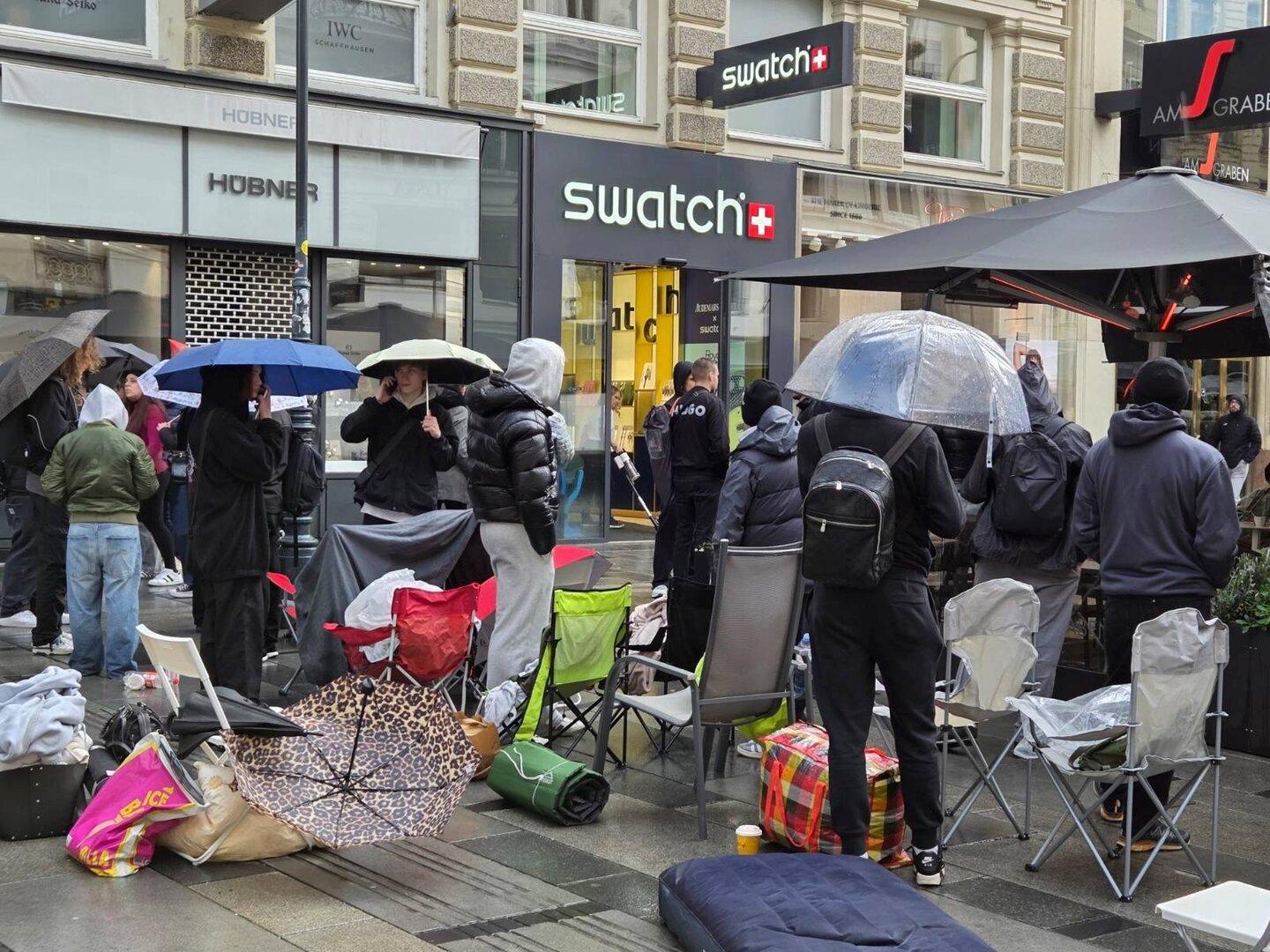 Swatch und Audemars Piguet: Tagelang campieren für eine Plastikuhr