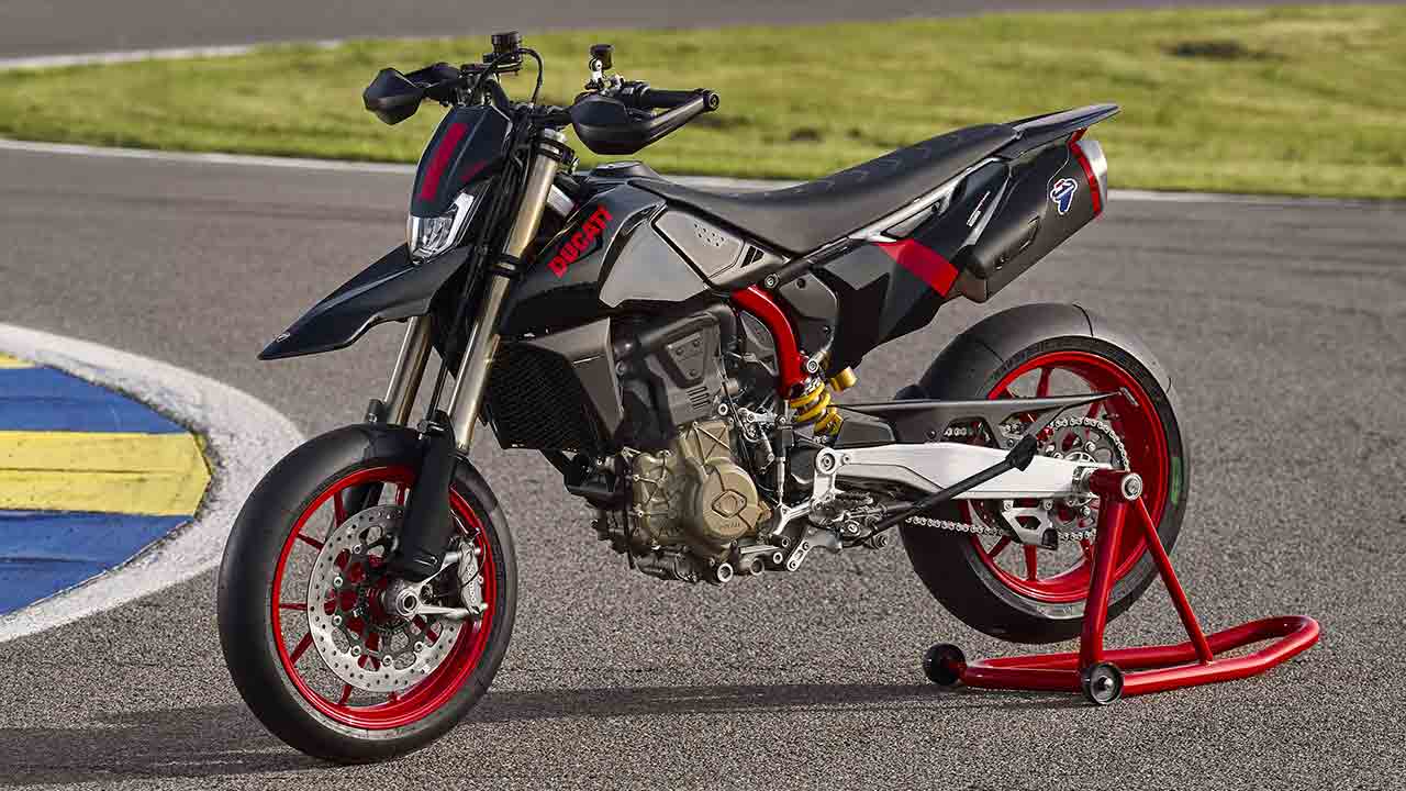 Ducati präsentiert die Hypermotard 698 Mono Nera mit komplett schwarzem ...