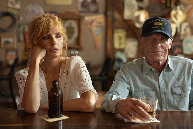 Kelly Reilly takes fans behind the scenes of Dutton Ranch with 'pinch ...