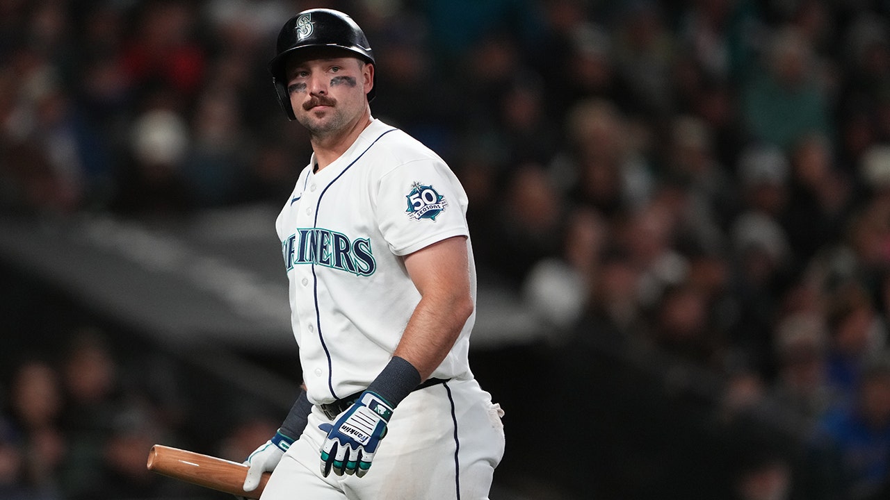 Mariners' Cal Raleigh lands on injured list for first time in career as ...