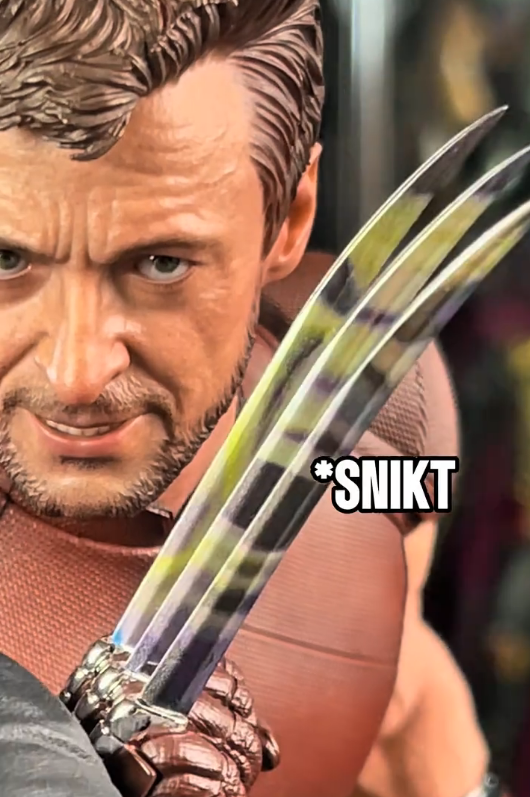 ASMR unboxing: Hot Toys Wolverine brown & tan suit