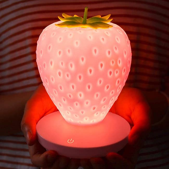 Strawberry-shaped lamp