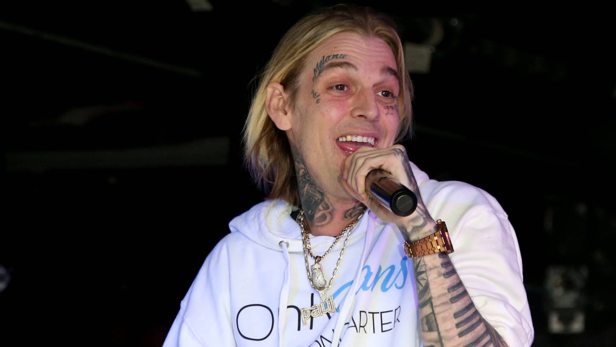 Aaron Carters Nachlass einigt sich mit Walgreens wegen Xanax ...