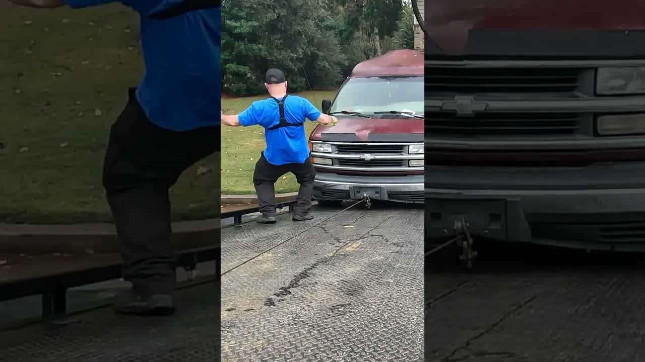 Towtrucker Fail Caught on Camera