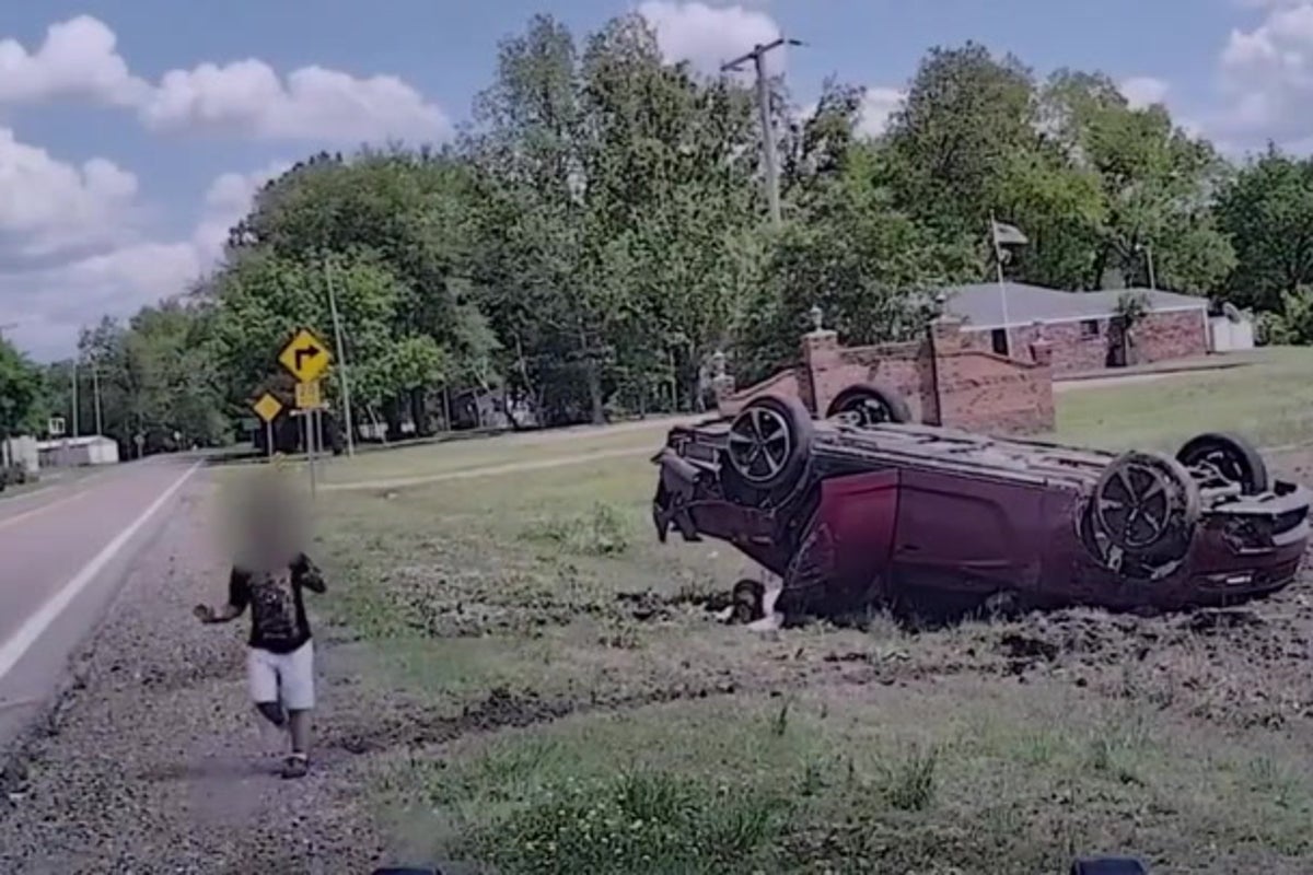 Toddler runs from wreck after mom crashed following police chase