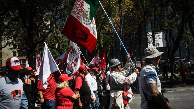 Marcha y bloqueos CNTE hoy 15 de mayo en CDMX en vivo; maestros amagan ...