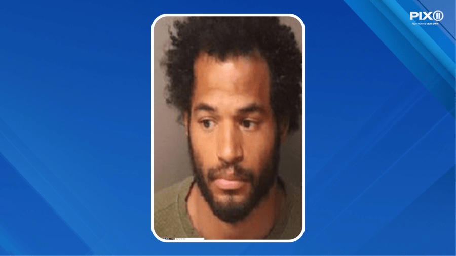 Former NYC school worker accused of kissing student, 14, on bus: NYPD