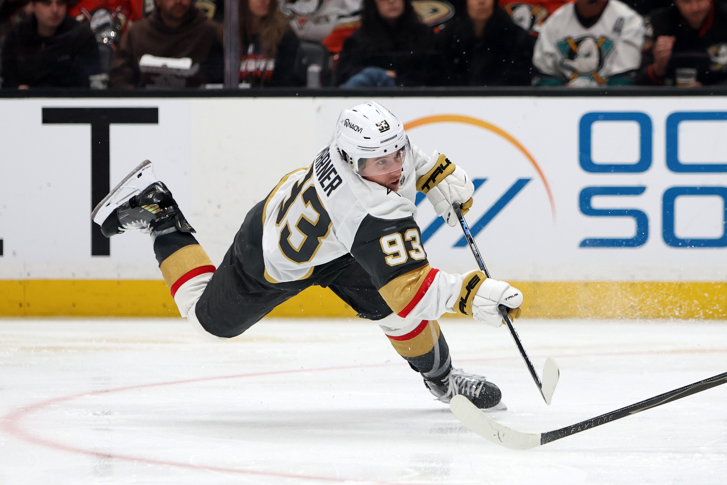 Mitch Marner’s between-the-legs goal leaves jaws dropped