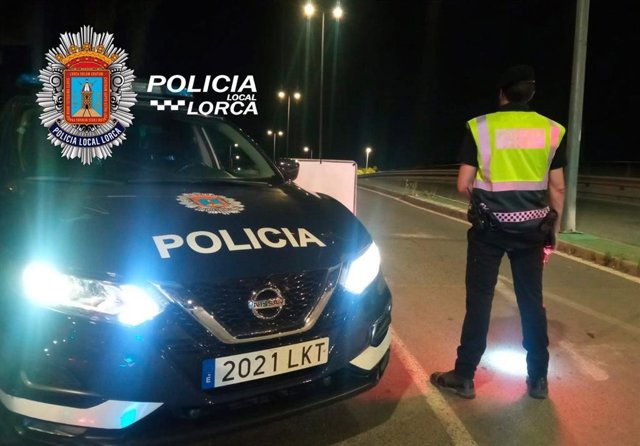 La Policía Local detiene a 9 personas e impone más de medio centenar de ...