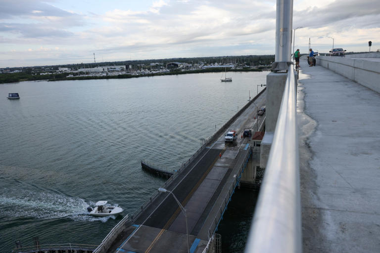 EC Summerlin Family Bridge opens early in Fort Pierce, Florida