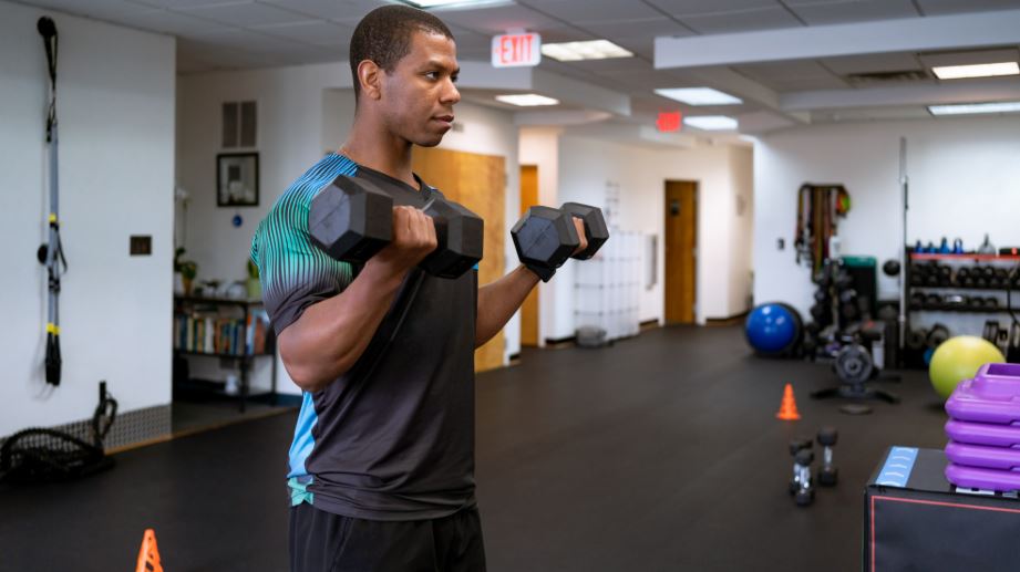 An expert trainer recommends these 8 dumbbell exercises for men to ...