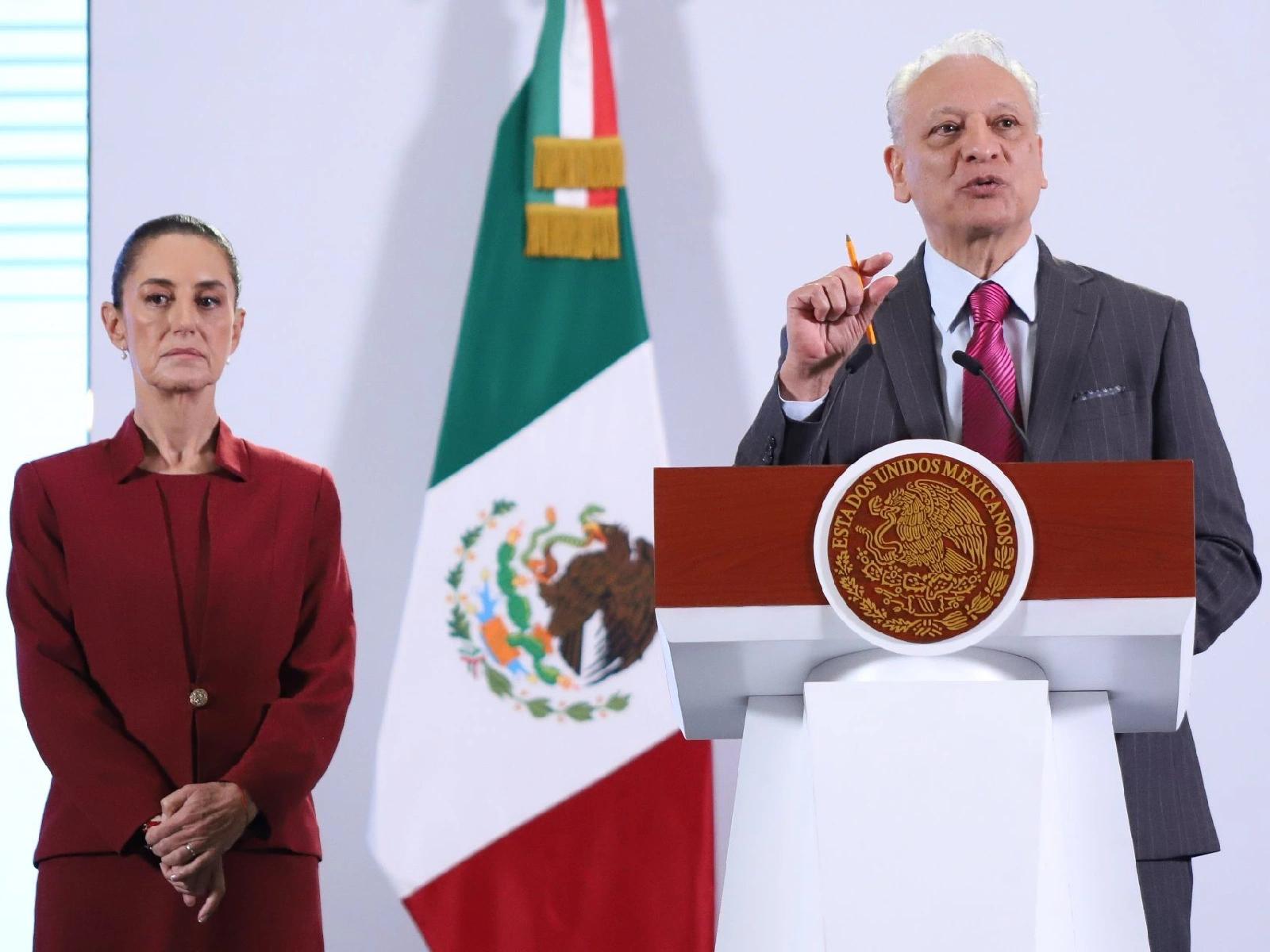 Sheinbaum niega relación entre relevo en Pemex y derrame en el Golfo ...