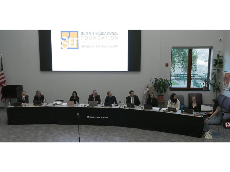 Screen time limits planned for Summit schools
