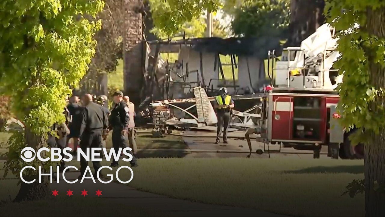 2 dead after small plane crashes into Ohio home